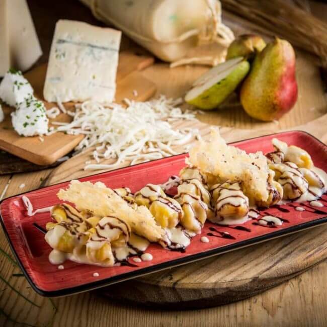 Saccottini de pera y ricotta a los 5 quesos